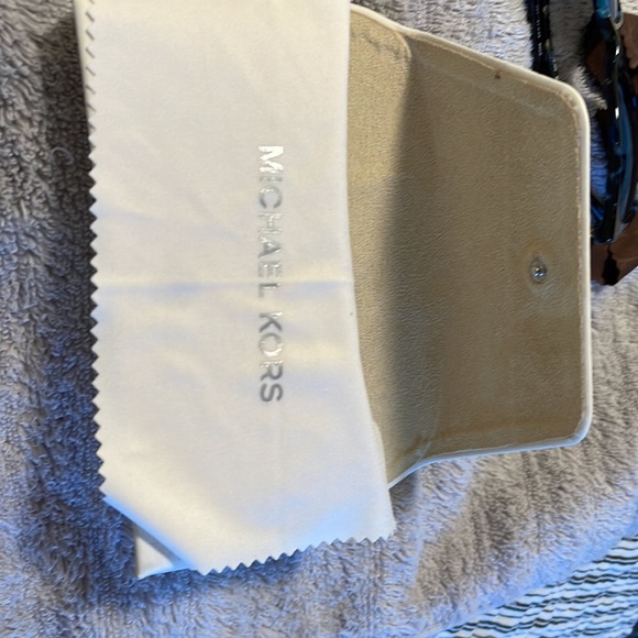 Michael Kors Sunglasses. - Picture 5 of 7